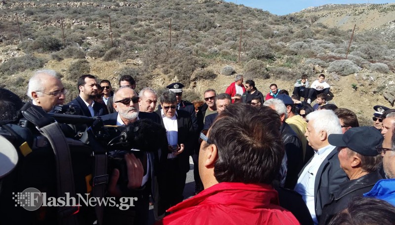 “Μπλόκο” από αγρότες στον Κουρουμπλή – ΦΩΤΟ