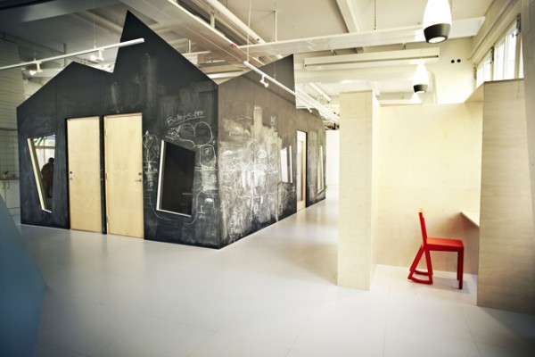 perierga.gr - Νέα άφιξη: Το πρώτο σχολείο... παιδότοπος!