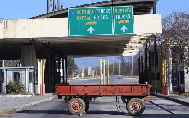 Παραμένει το μπλόκο στην Εξοχή, συμβολικοί αποκλεισμοί στον Προμαχώνα