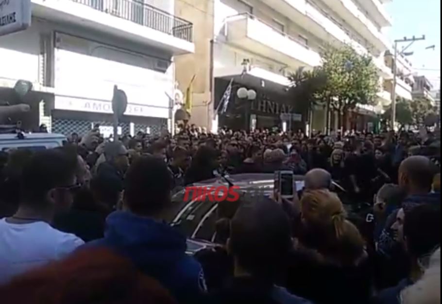 Τραγούδησαν για να αποχαιρετήσουν τον Παντελή Παντελίδη – ΒΙΝΤ��Ο