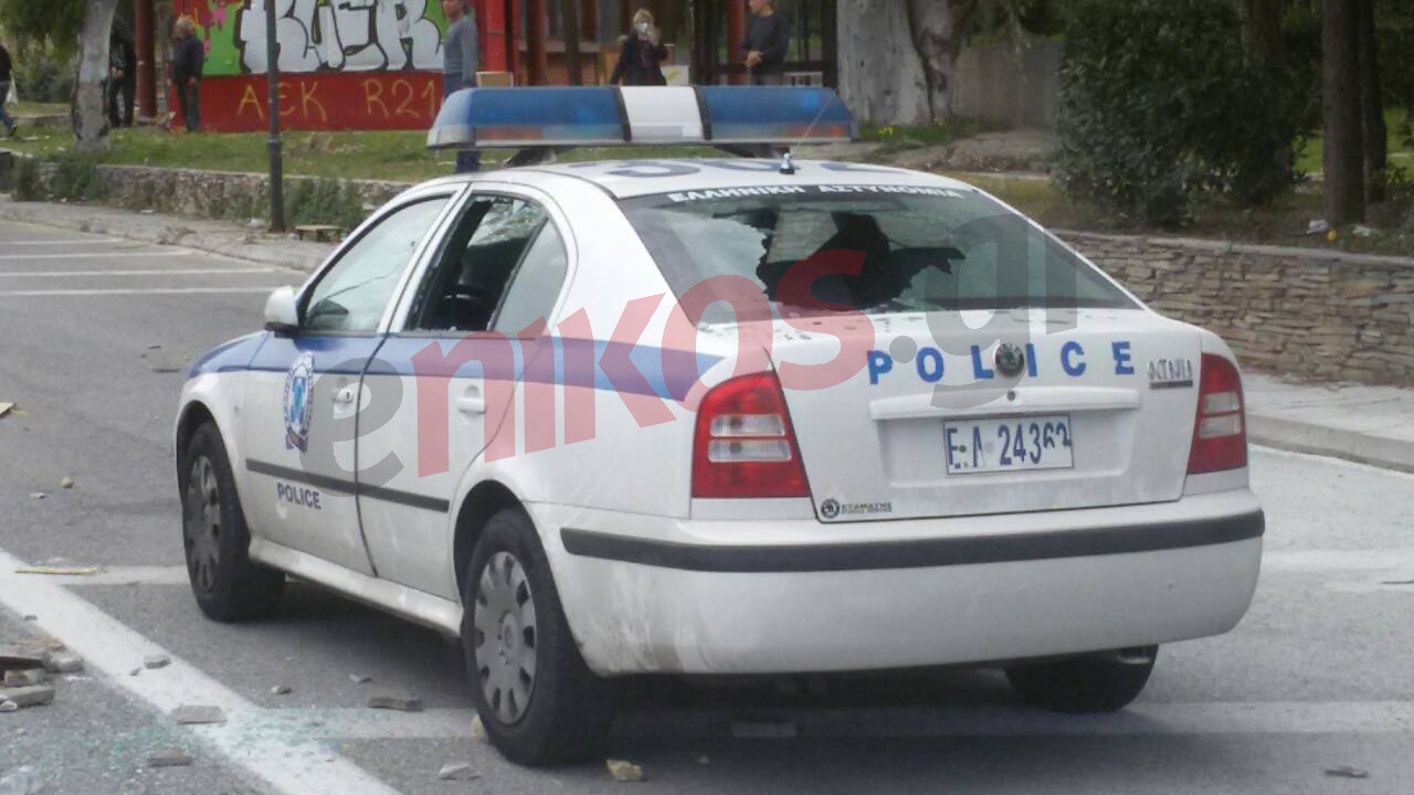 Αυτό είναι το περιπολικό που έσπασαν οι αγρότες στο Χαϊδάρι – ΦΩΤΟ