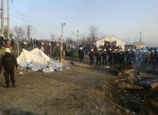 Σε εξέλιξη η αστυνομική επιχείρηση στην Ειδομένη