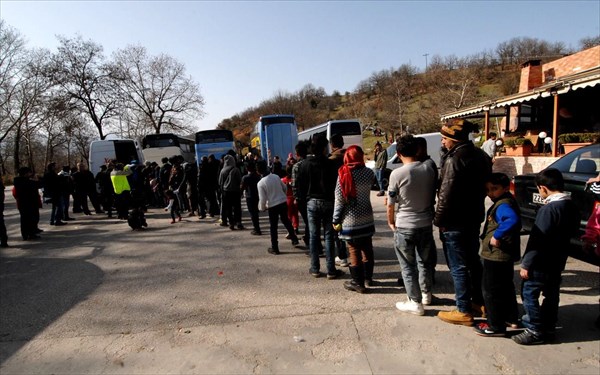 Κατακλύστηκε από πρόσφυγες η Αθηνών – Λαμίας