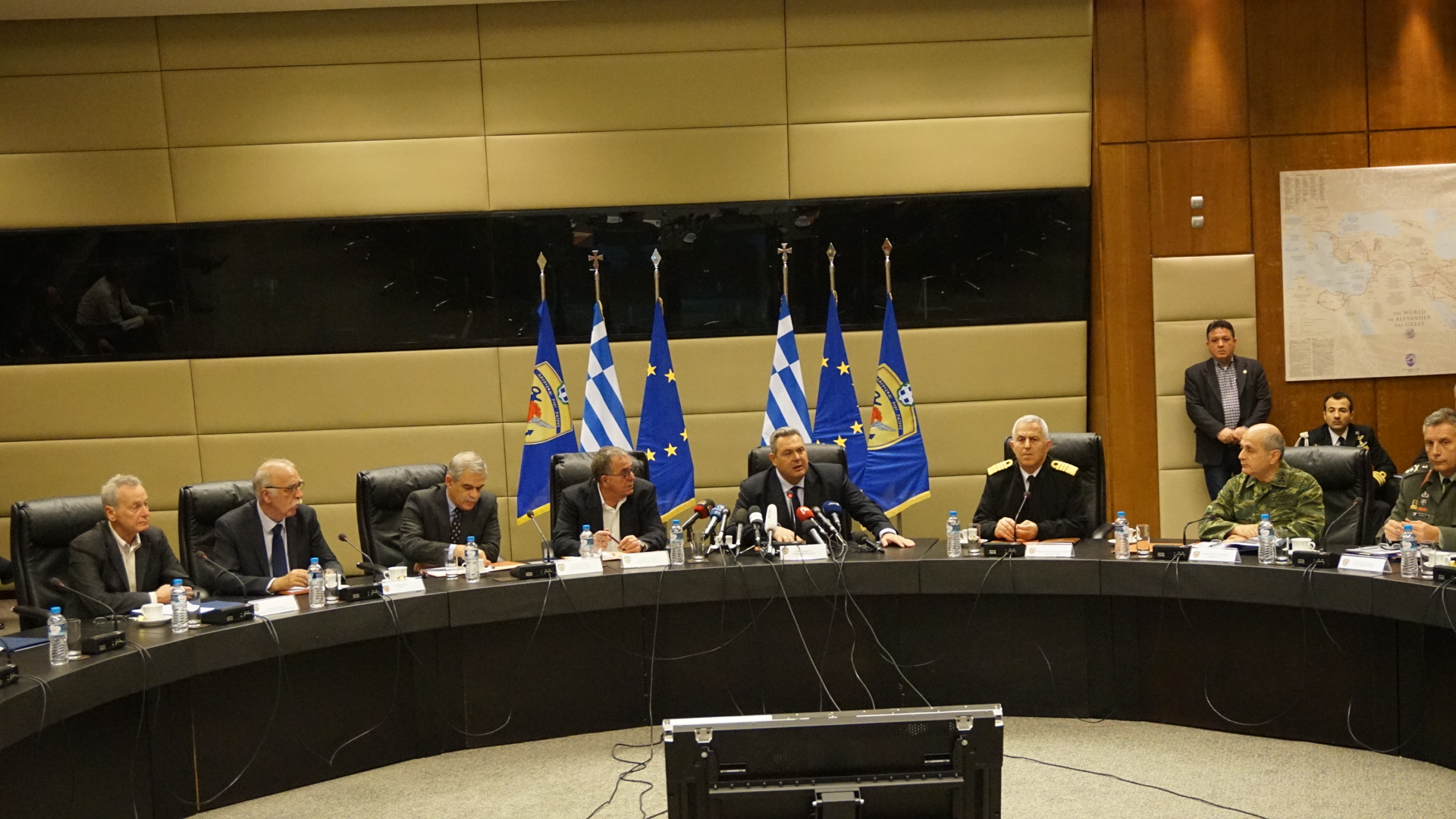 Μουζάλας: Προς το συμφέρον μας η ολοκλήρωση των εργασιών στα επτά κέντρα για τους πρόσφυγες