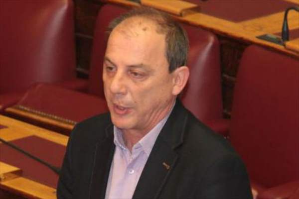 Παράσταση διαμαρτυρίας αγροτών στο γραφείο βουλευτή ΣΥΡΙΖΑ στη Δράμα