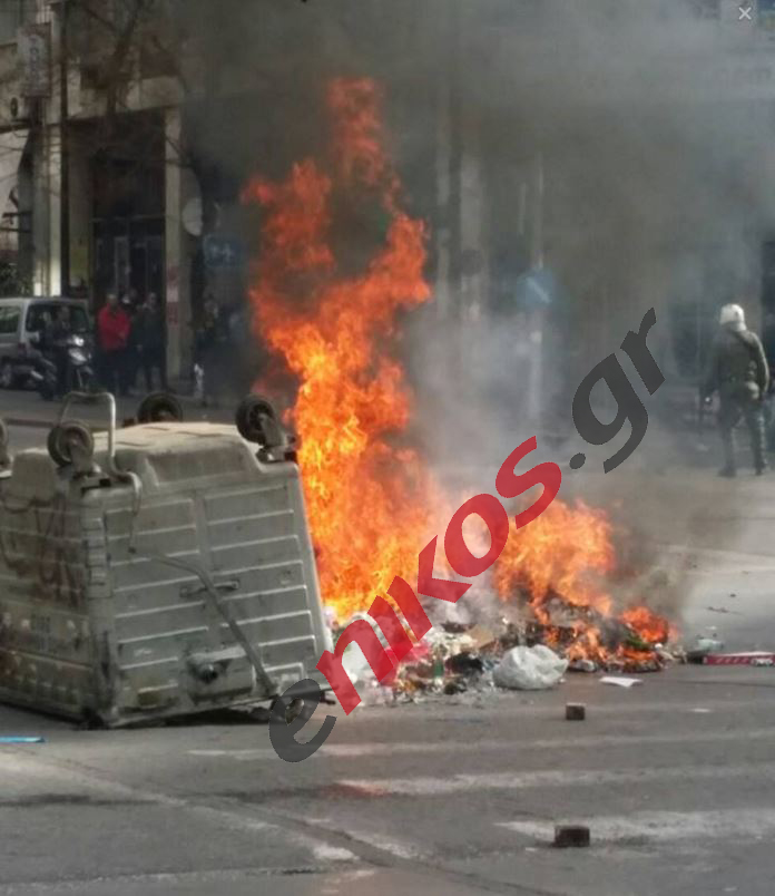 Νέες ΦΩΤΟ από τα επεισόδια στο υπ. Αγροτικής Ανάπτυξης