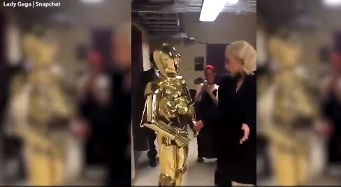 Η Lady Gaga συνάντησε το ρομπότ τoυ Star Wars – BINTEO
