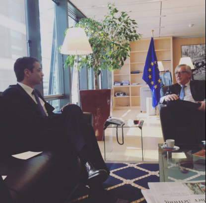 Ο Μητσοτάκης στον Γιούνκερ: Το κλείσιμο των συνόρων δεν αποτελεί λύση στο προσφυγικό