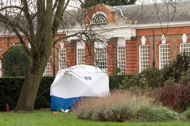 Αυτοπυρπολήθηκε άνδρας έξω από το παλάτι του πρίγκιπα Ουίλιαμ – ΦΩΤΟ