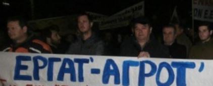 “Εργάτ’ – αγρότ'” στο πανό που έγινε viral – ΦΩΤΟ