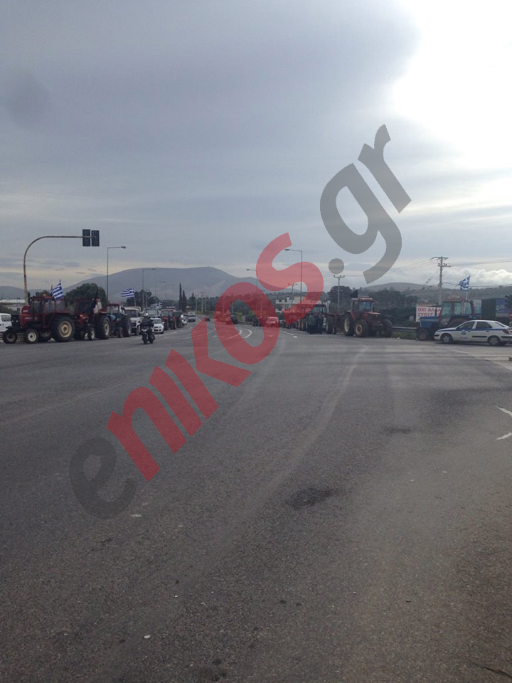 Με τα τρακτέρ στο Κορωπί οι αγρότες – ΦΩΤΟ