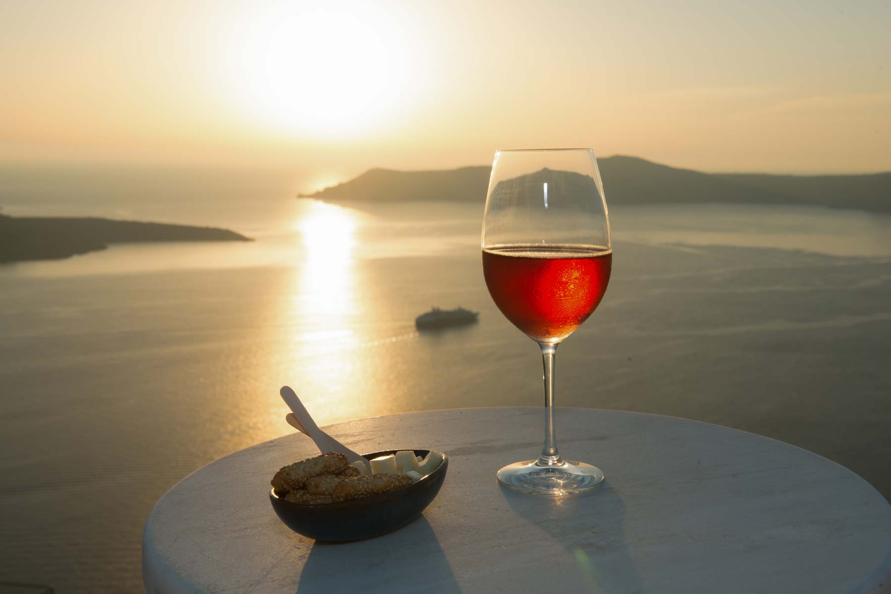Ελληνικό νησί στα καλύτερα μέρη της Ευρώπης για όσους αγαπούν το κρασί