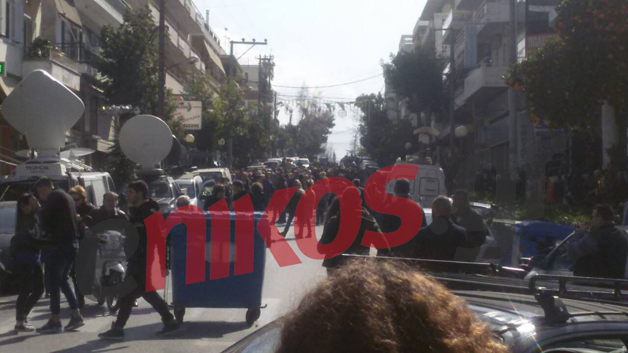 Έκλεισε ο δρόμος μπροστά από την εκκλησία του Αγίου Σπυρίδωνα στη Νέα Ιωνία – ΦΩΤΟ