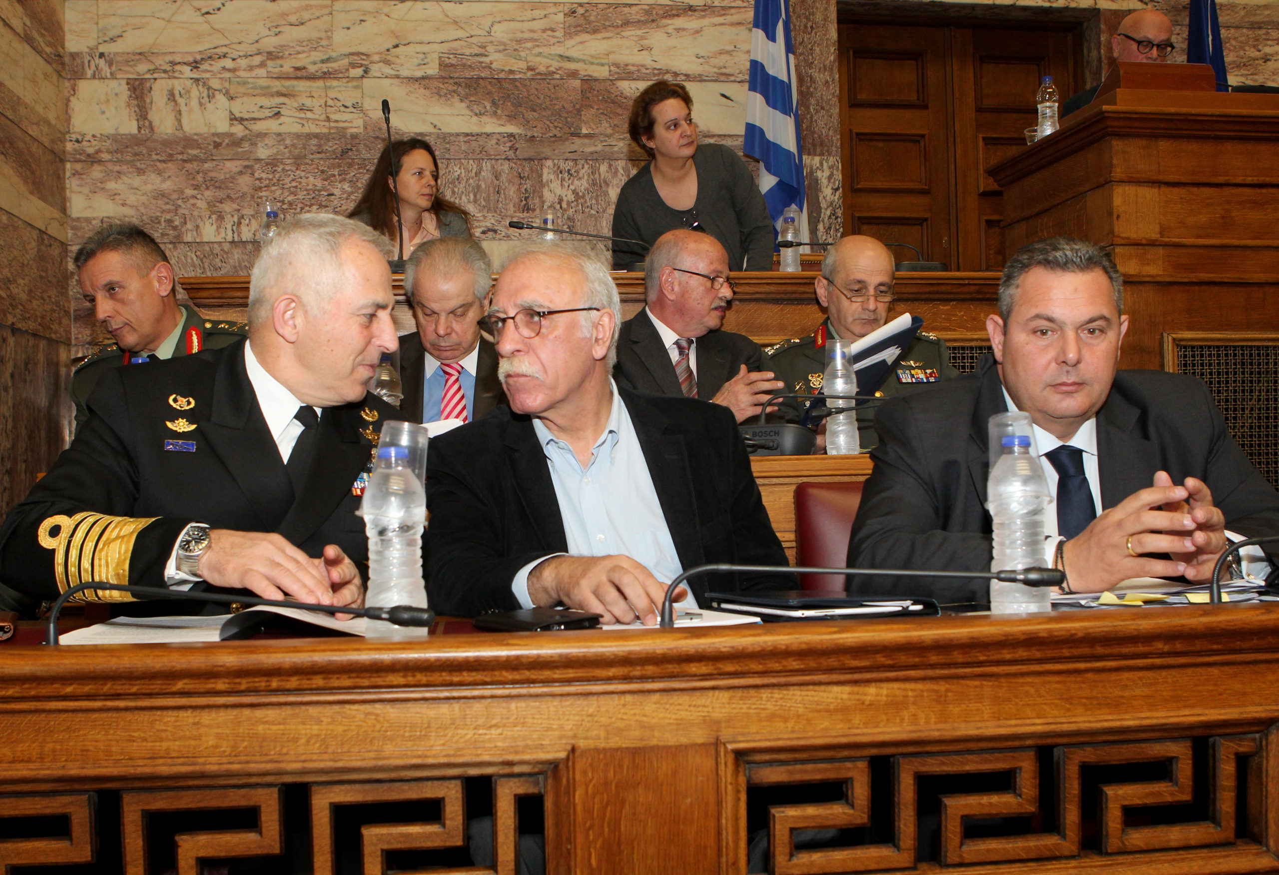 Ένταση στην Επιτροπή Άμυνας – Αποβλήθηκαν οι βουλευτές της Χρυσής Αυγής