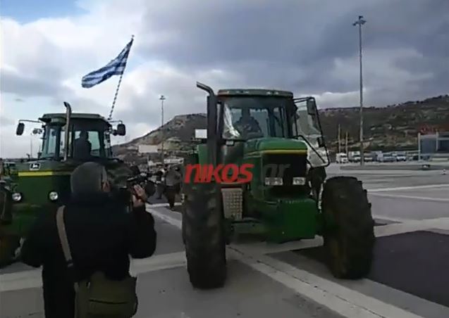 Ζεσταίνουν τις μηχανές οι αγρότες στα διόδια του Ισθμού – ΒΙΝΤΕΟ – ΤΩΡΑ