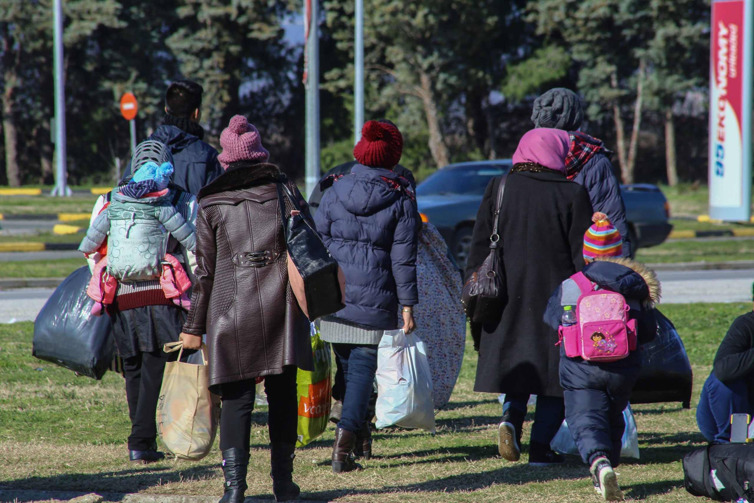 Κοζάνη: Στο γυμναστήριο της Λευκόβρυσης 400 πρόσφυγες με προορισμό την Ειδομένη – ΒΙΝΤΕΟ – ΦΩΤΟ