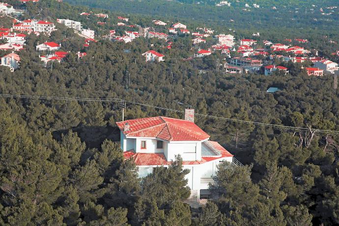 «Παγώνουν» οι κατεδαφίσεις αυθαιρέτων