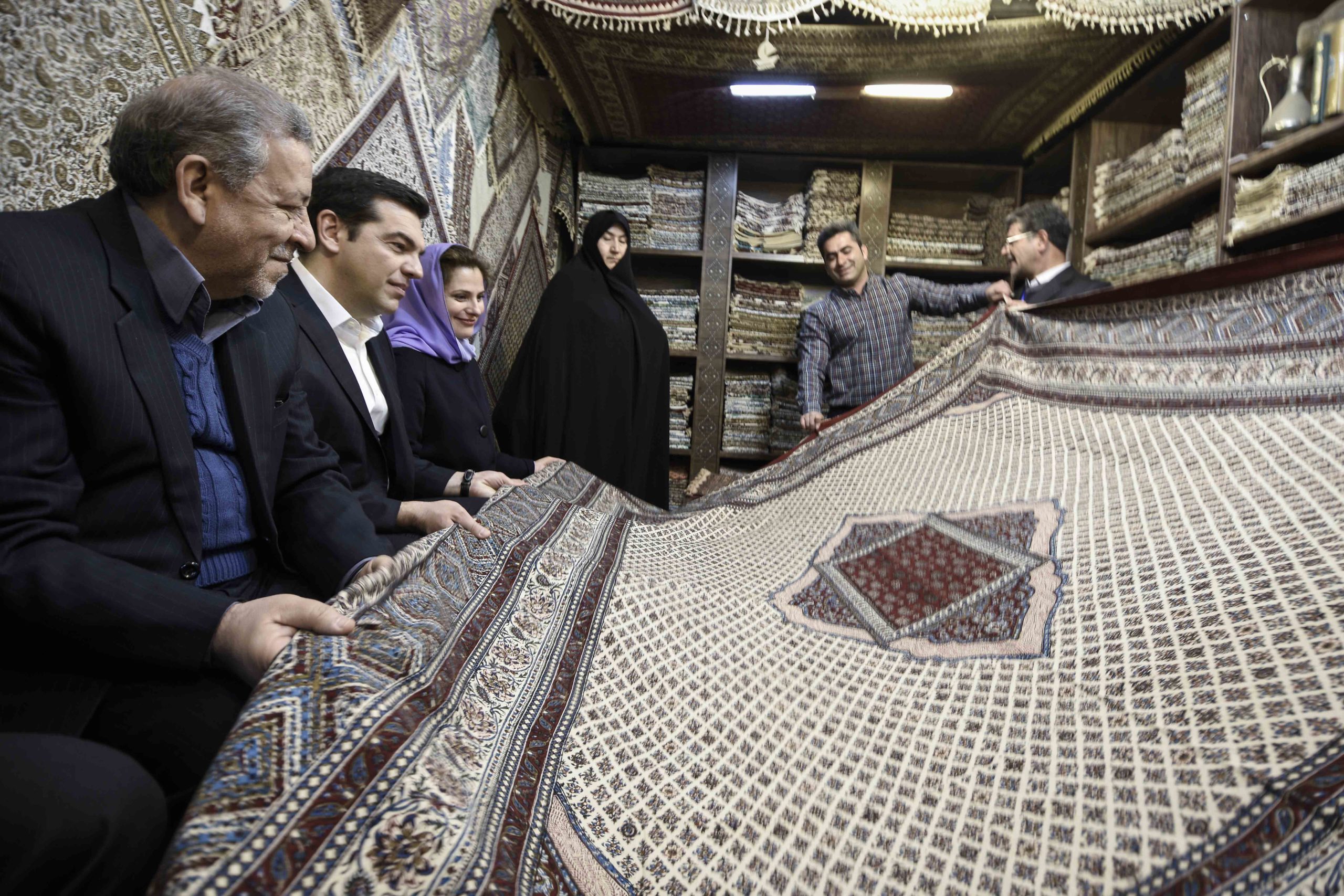 Ο Τσίπρας ξεναγήθηκε στα μνημεία του Εσφαχάν – ΦΩΤΟ