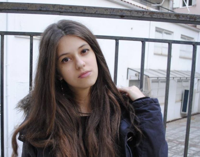 Η 18χρονη “ηρωίδα” που συγκλόνισε το διαδίκτυο με το μήνυμα της – ΒΙΝΤΕΟ