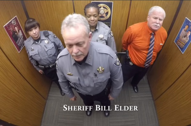 Σερίφηδες χορεύουν στο ασανσέρ και γίνονται viral – ΒΙΝΤΕΟ