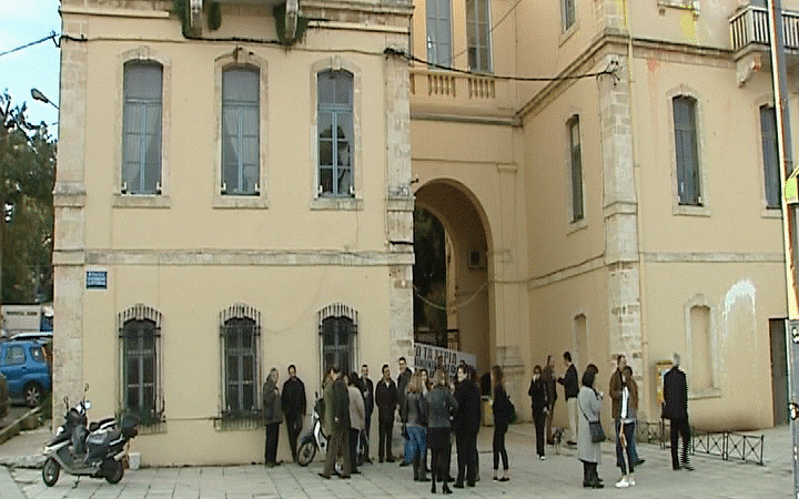 Χανιά- Την είσοδο του δικαστικού μεγάρου απέκλεισαν οι δικηγόροι – ΤΩΡΑ- ΦΩΤΟ