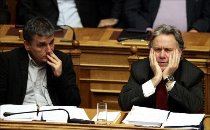 Γράφουν ξανά ασφαλιστικό και φορολογικό για να γλιτώσουν νέα μέτρα