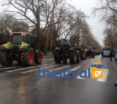 Στον Λευκό Πύργο με τα τρακτέρ οι αγρότες – ΒΙΝΤΕΟ