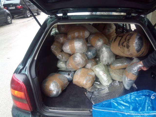 Φόρτωσε το ιχ του με 200 κιλά χασίς και βγήκε στο δρόμο να οδηγήσει – ΦΩΤΟ