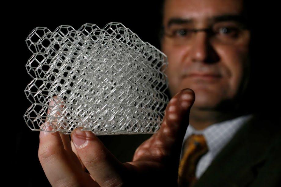 Ο Έλληνας που ερευνά την αναγέννηση και επιδιόρθωση των οστών