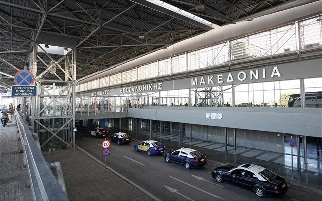 Με “ανοιχτούς δρόμους” αποκλείουν το αεροδρόμιο Μακεδονία οι αγρότες