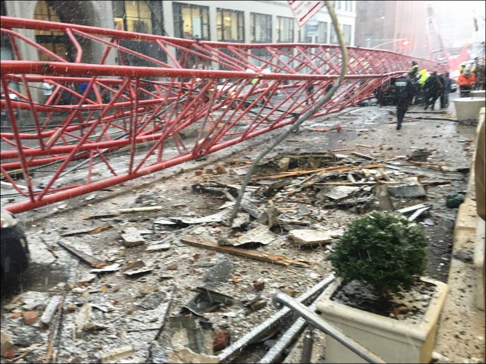 Κατέρρευσε γερανός στο Μανχάταν – ΦΩΤΟ