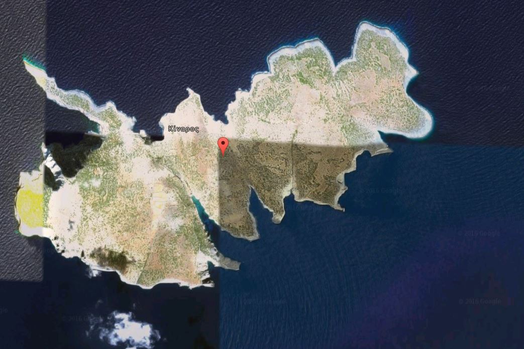 Βουρκωμένη η μοναδική κάτοικος της Κινάρου: Εγώ βρήκα τα συντρίμμια