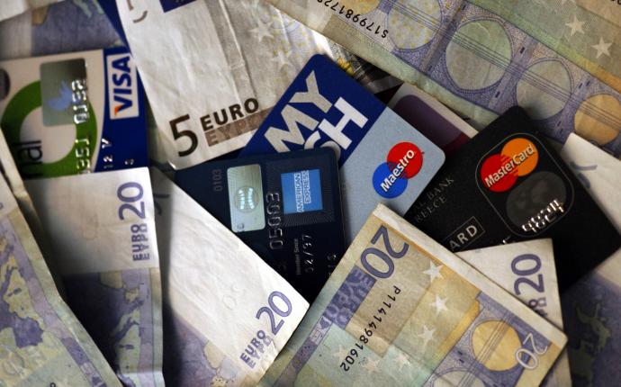 Πρόστιμο έως και 1 εκατ. ευρώ στις επιχειρήσεις που δεν δέχονται κάρτες