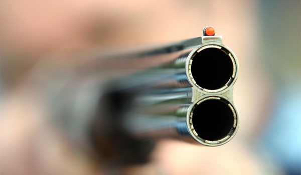 Ηλικιωμένος εισέβαλε σε ΚΕΠ και άρχισε να πυροβολεί – Στο νοσοκομείο μια υπάλληλος