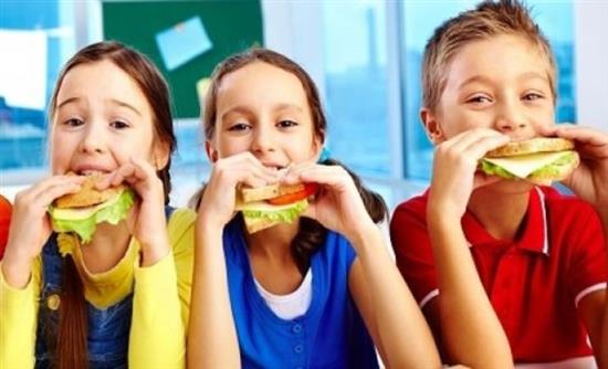 Καλές επιδόσεις στο σχολείο: Η διατροφή που βοηθά το παιδί