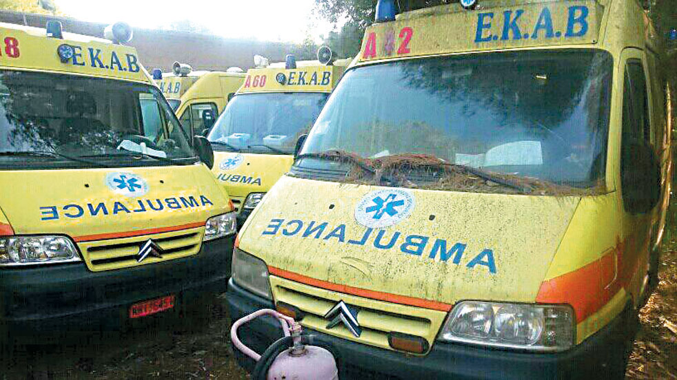 Εκτός μάχης 1 στα 2 ασθενοφόρα