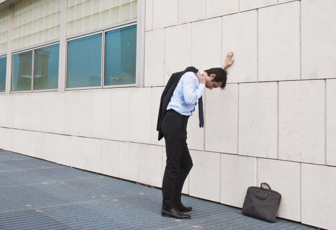 EE: Ανεργία, οικονομία και μετανάστευση, τα μεγάλα προβλήματα των Ελλήνων