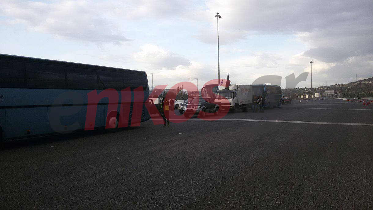 Στα διόδια της Κορίνθου οι αγρότες από την Πελοπόννησο – ΦΩΤΟ – ΤΩΡΑ