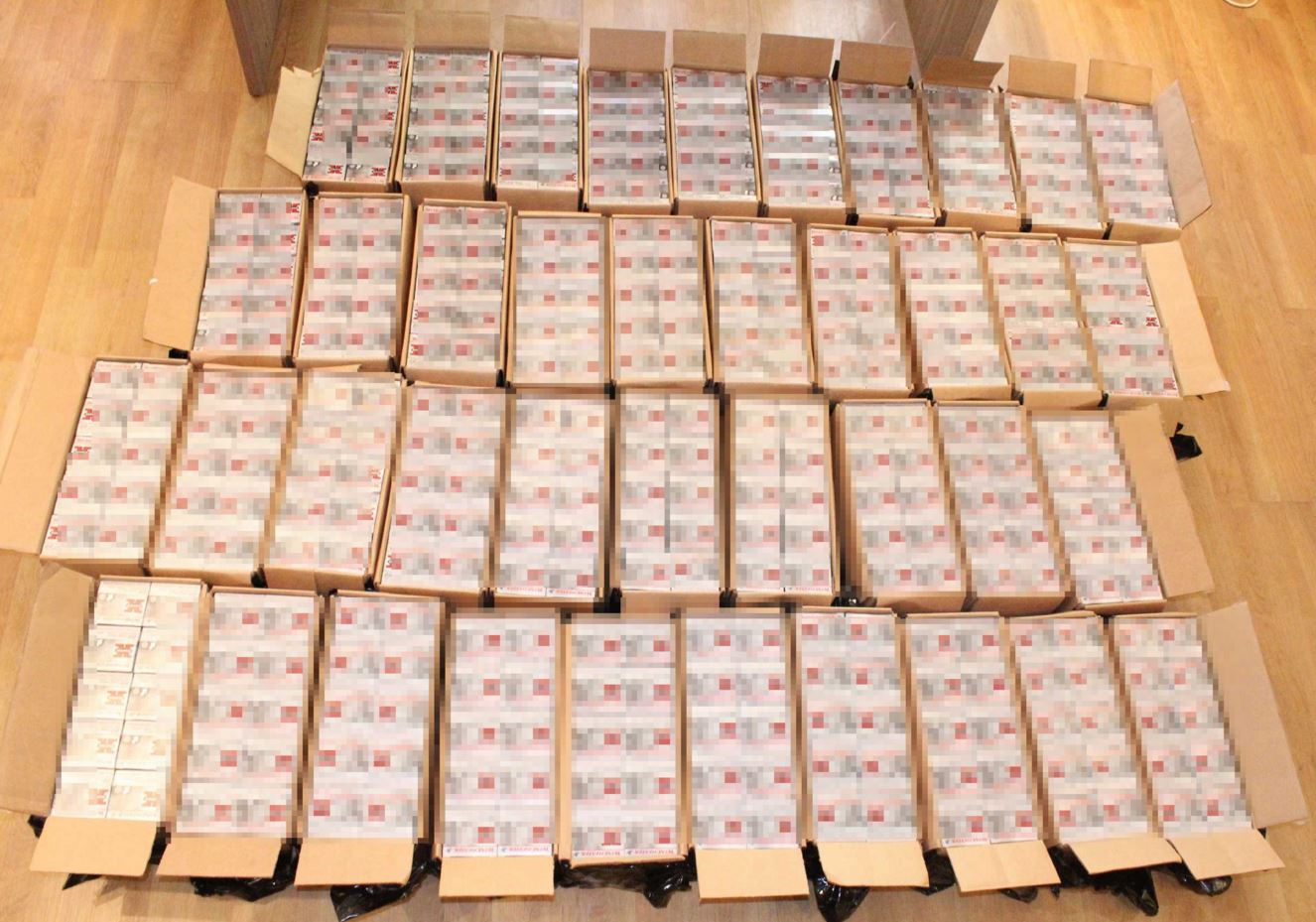 Το οπλοστάσιο που εντοπίστηκε στα τροχόσπιτα στην Αλεξανδρούπολη – ΦΩΤΟ