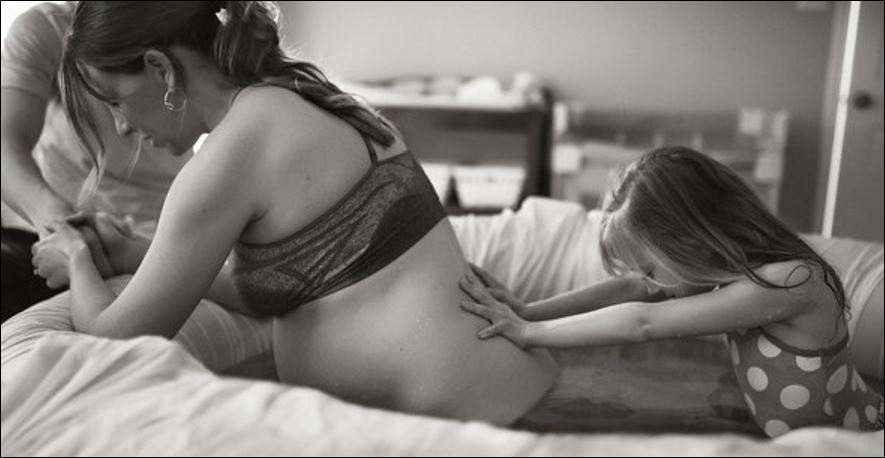 H στιγμή της γέννας – 17 εικόνες αποτυπώνουν το ανθρώπινο θαύμα