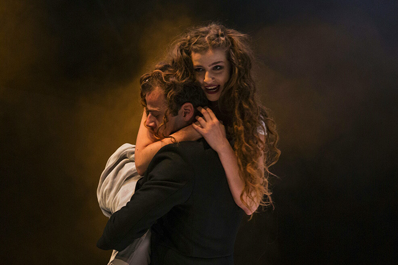 Τολμηρές σκηνές για Τζιόβα-Κίτσου – ΦΩΤΟ