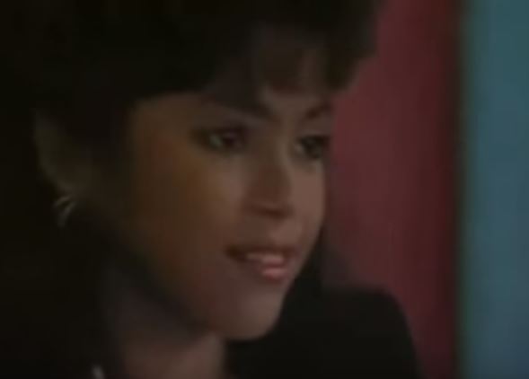 Αναγνωρίζετε τη διάσημη τραγουδίστρια; – ΒΙΝΤΕΟ