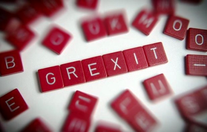 Politico: Παραμένει ο κίνδυνος του Grexit
