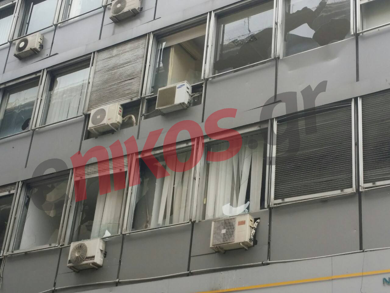 Τα σπασμένα τζάμια στο υπουργείο Αγροτικής Ανάπτυξης – ΦΩΤΟ