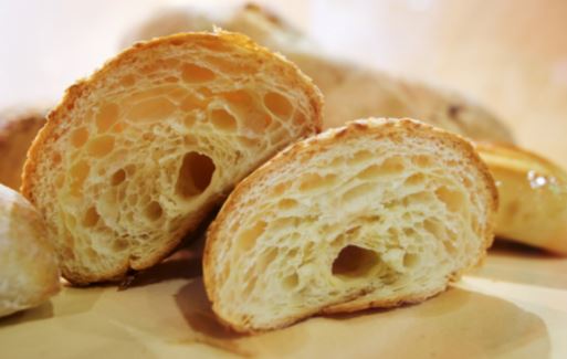 Αρτοποιοί καταγγέλλουν: “Βαφτίζουν” ελληνικό ψωμί από τη Βουλγαρία και τα Σκόπια