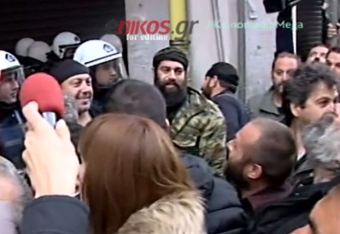Ο Στιβακτάκης διαδηλώνει μαζί με τους αγρότες της Κρήτης έξω από το υπουργείο – ΒΙΝΤΕΟ