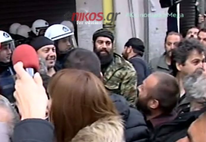 Ο Στιβακτάκης διαδηλώνει μαζί με τους αγρότες της Κρήτης έξω από το υπουργείο – ΒΙΝΤΕΟ