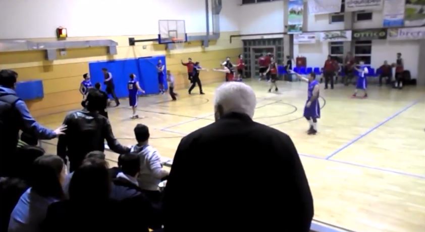 Η στιγμή του σεισμού κατά τη διάρκεια αγώνα μπάσκετ – ΒΙΝΤΕΟ