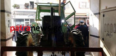 Αγρότης από τη Πάτρα εισέβαλε σε ΔΟΥ με το τρακτέρ του – BINTEO