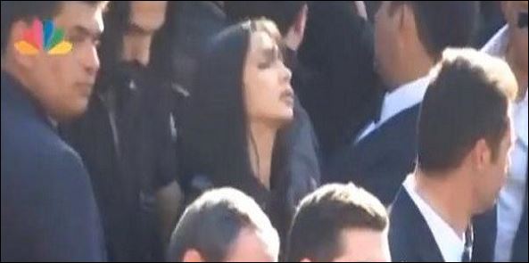 Κατέρρευσε η μητέρα του Παντελίδη στην αγκαλιά της Πάολα